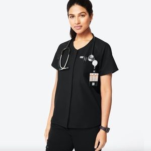 FIGS BLACK TELA BUTTON-FRONT SCRUB TOP!!